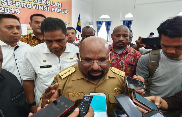 Gubernur Minta Tak Ada Pihak Yang Persoalkan Penetapan Ketua DPRP 